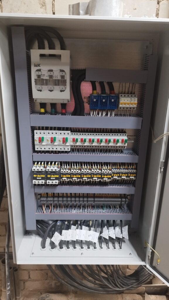 Электромонтаж в торговом центре